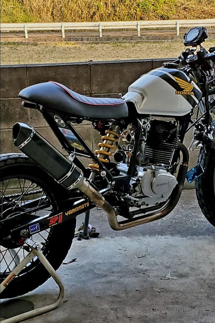 HONDA FTR223MC34　燃料 タンク 黒白