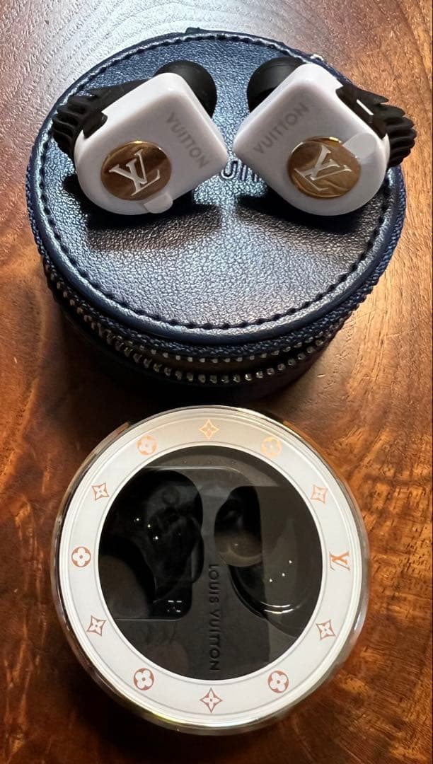 正規品人気のホワイト‼️ルイヴィトン　イヤホンQAB120 箱付き