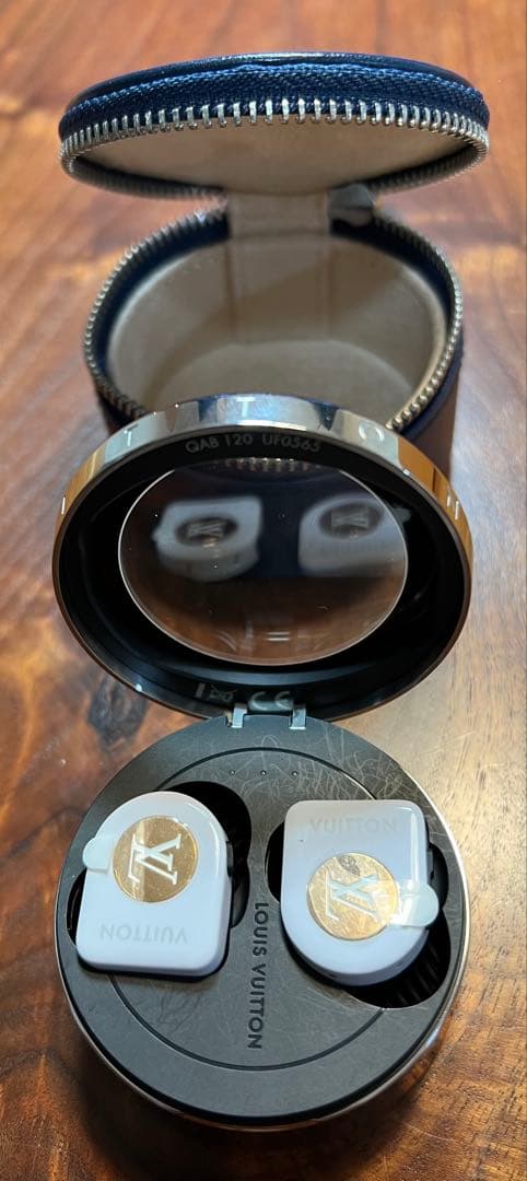 正規品人気のホワイト‼️ルイヴィトン　イヤホンQAB120 箱付き