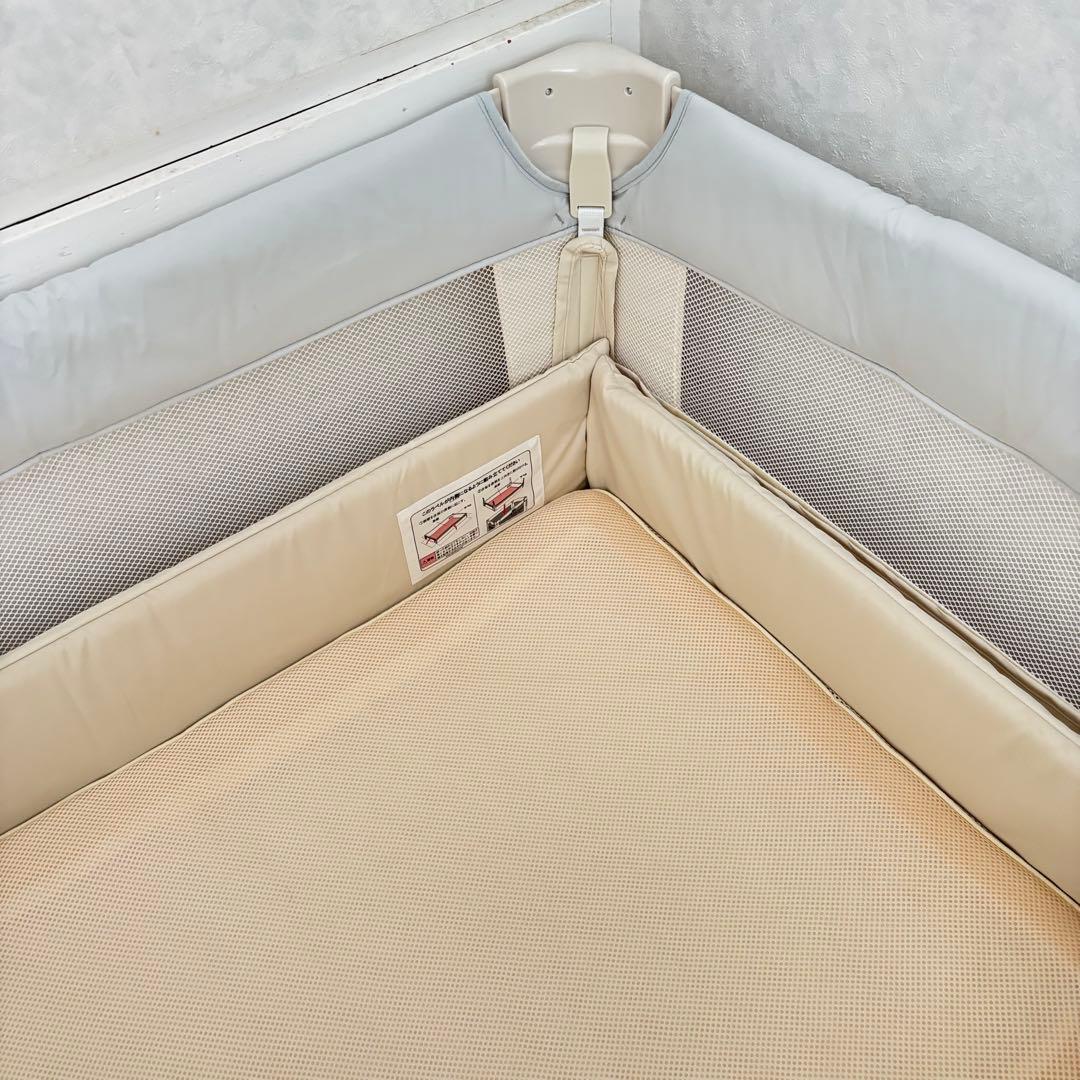 【極美品】アップリカ ココネルエアー AB ベビーベッド　ホワイトグレー