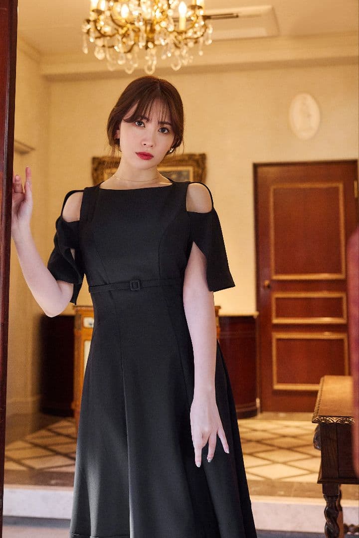 新品未使用♪Adelaide Slit Sleeve Belted Dress