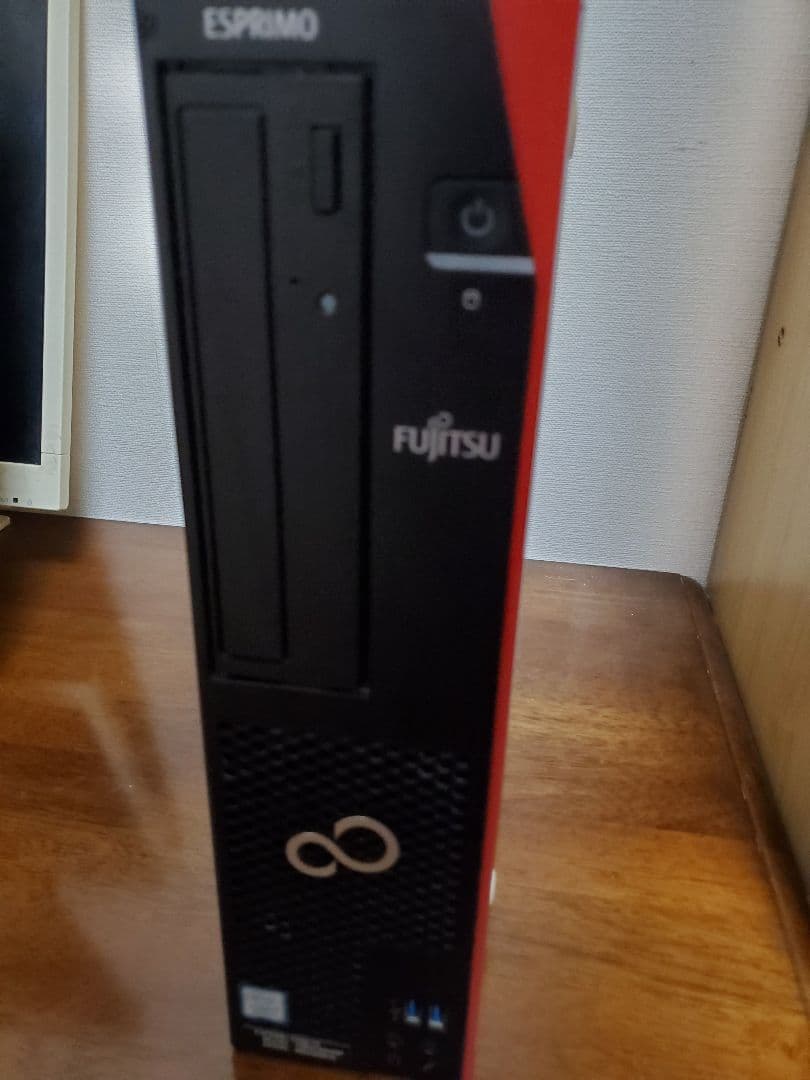 Fujitsu製 ESPRIMO D588/TX　新品換装済み有