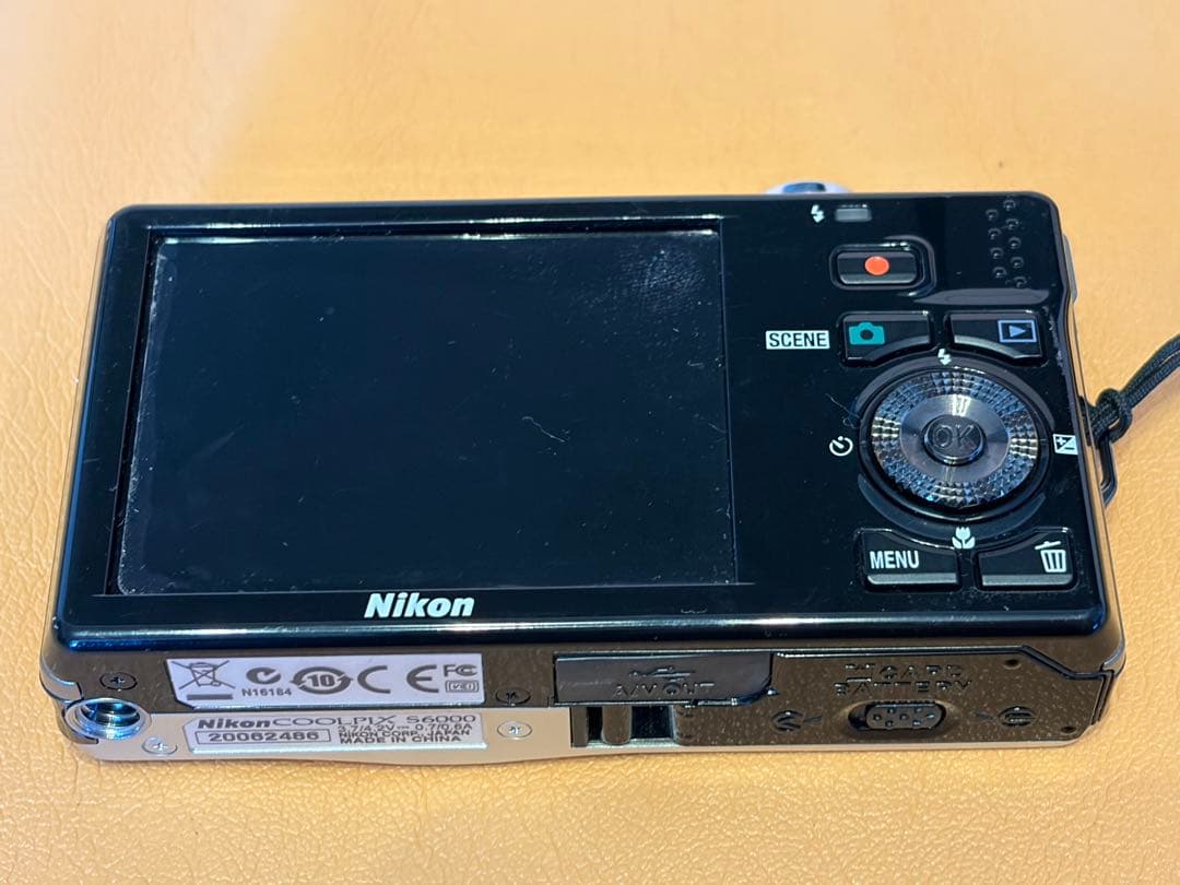 デジタルカメラ Nikon complex s6000