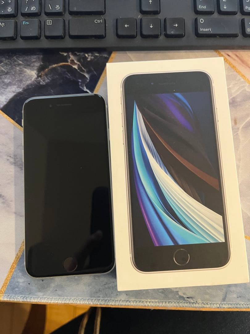 iPhone SE (第2世代) ホワイト　本体 アイフェイスケース　箱付き