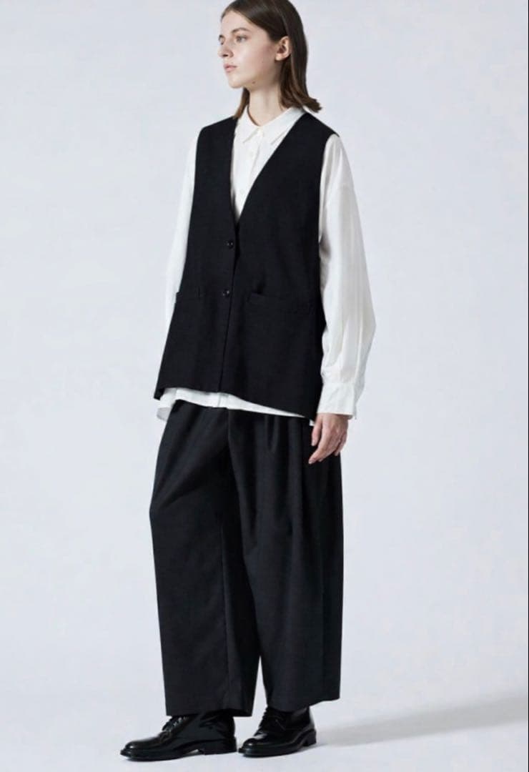 mizuiro ind ディープVネックワイドベスト ブラック