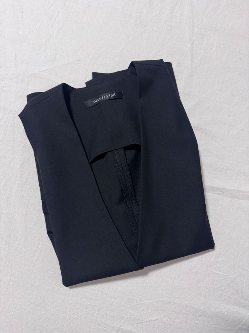 mizuiro ind ディープVネックワイドベスト ブラック