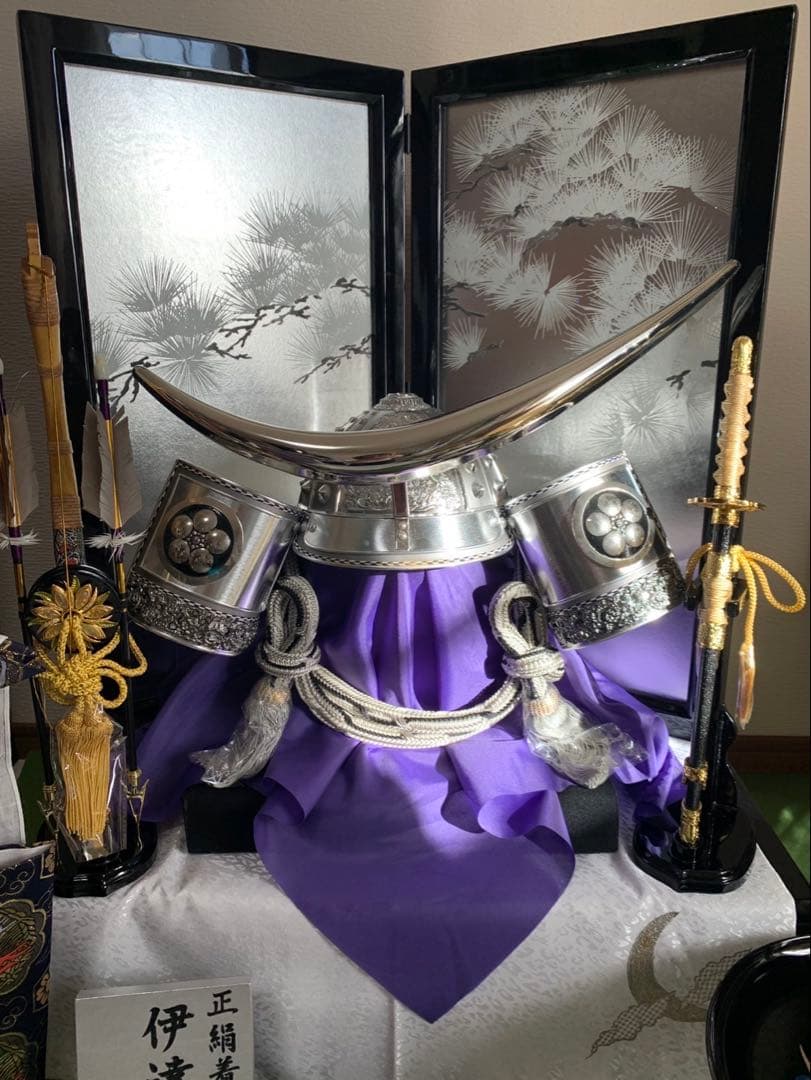 美品 正絹着用兜 伊達政宗 兜 平安水宝 作 銀箔金彩銀松 銀兜 五月人形