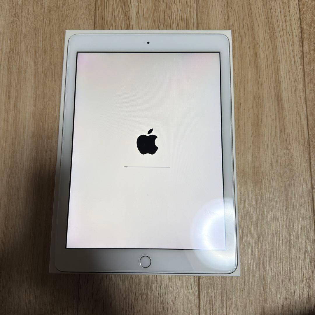 iPad 第6世代　シルバー　32GB WiFiモデル