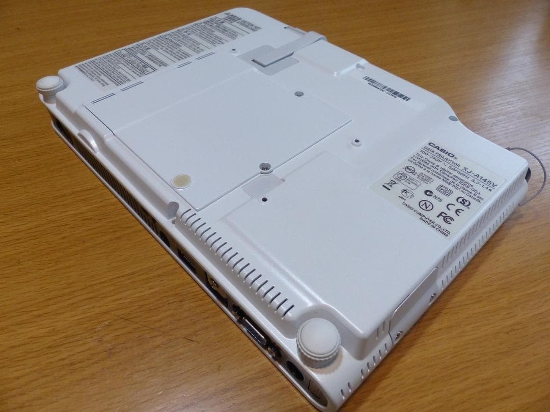 送料込 未使用品★CASIO スリム プロジェクター XJ-A145V★カシオ