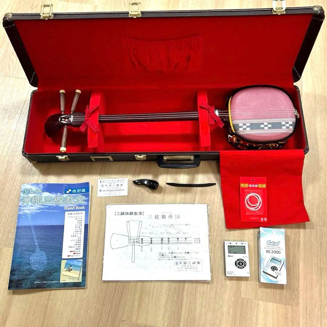 三線セット（赤と黒と桃色、チューナー付き）