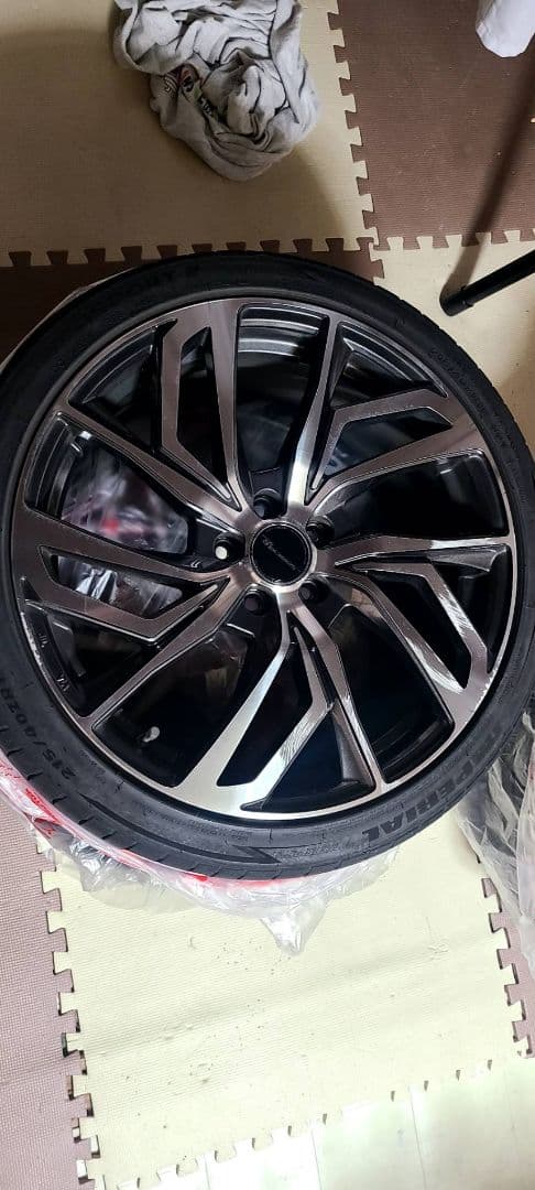 タイヤ付きホイール　18インチ