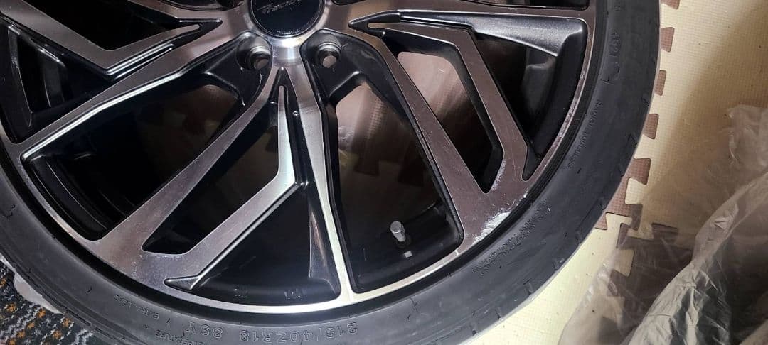 タイヤ付きホイール　18インチ