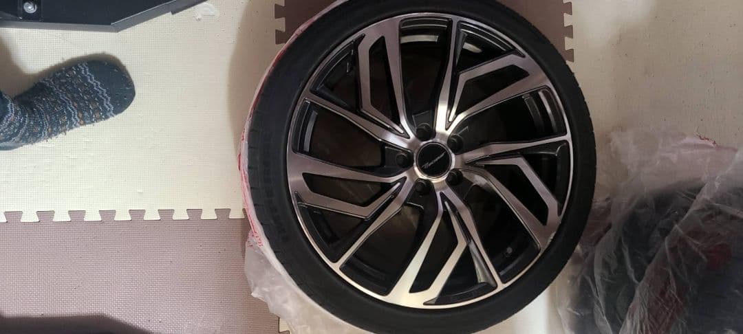 タイヤ付きホイール　18インチ