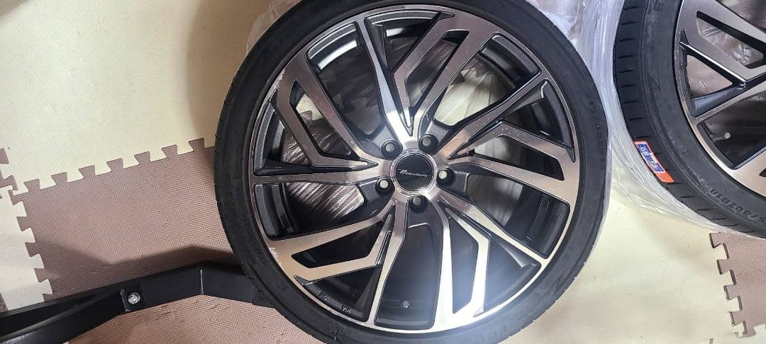 タイヤ付きホイール　18インチ