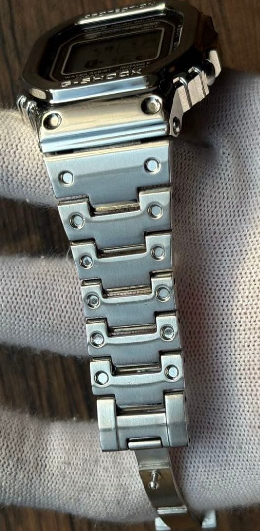 美品 G-SHOCK GMW-B5000D-1JF 電波ソーラー シルバー