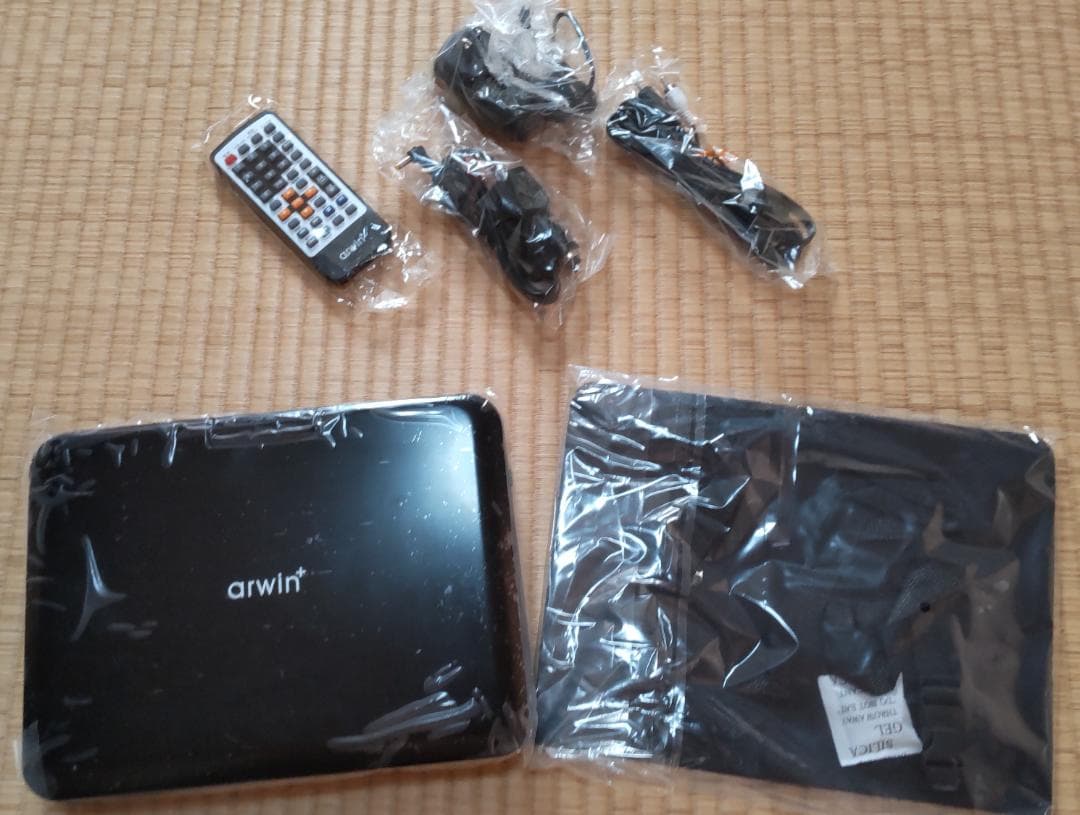 【新品未使用品】arwin ポータブルDVD&マルチプレーヤー　10.1インチ