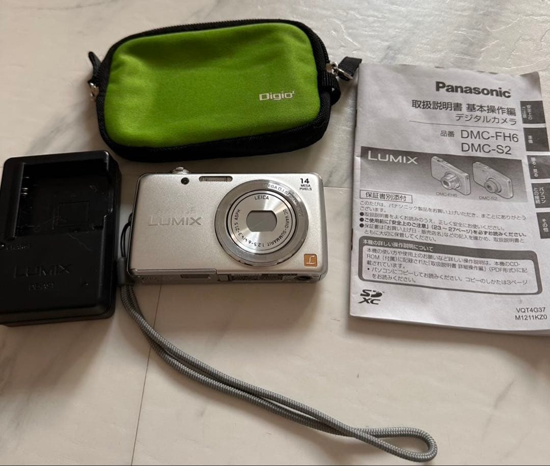 Panasonic LUMIX DMC-FH6 シルバー 充電器付