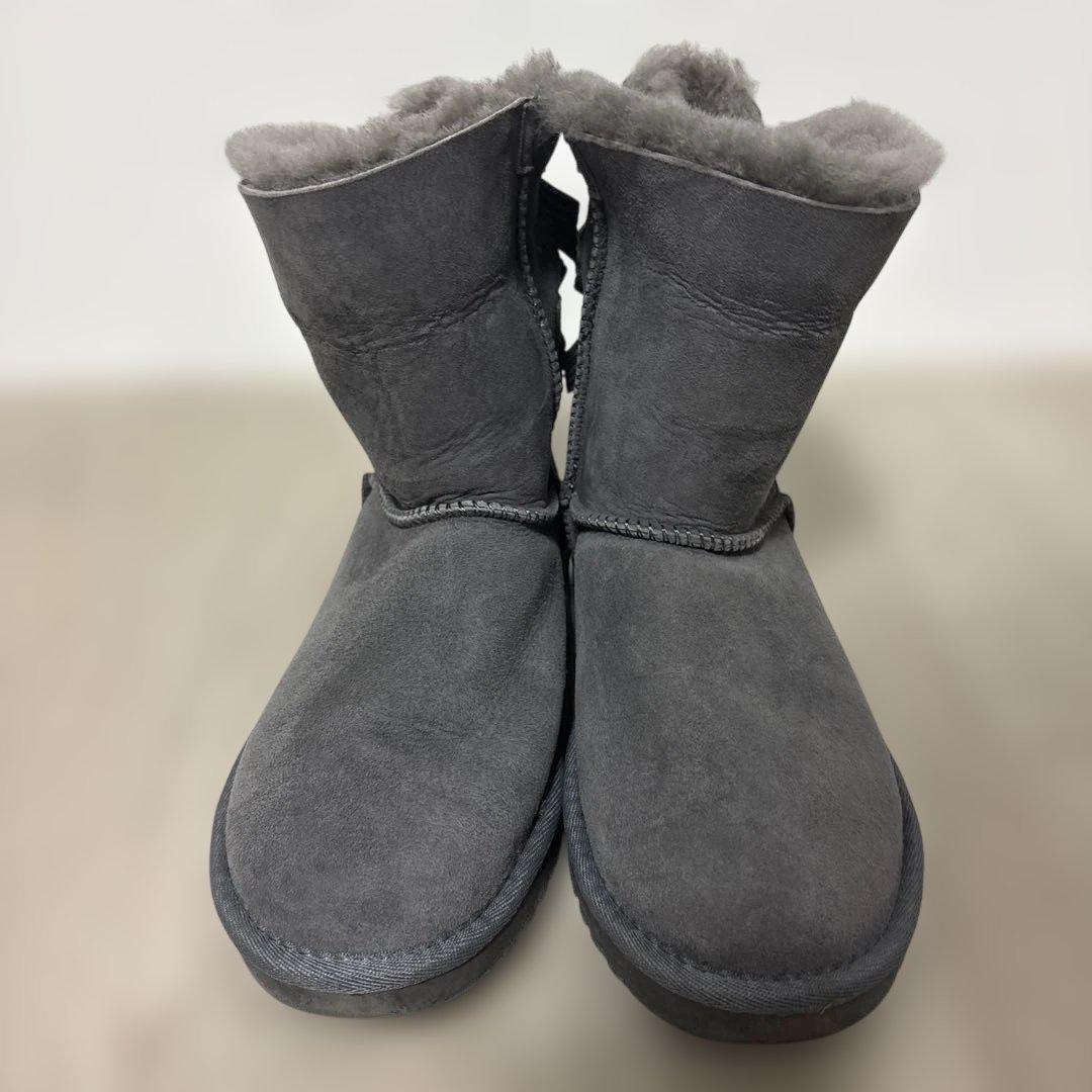 UGG グレー　リボン　ムートンブーツ　美品　24㎝　値下げ不可