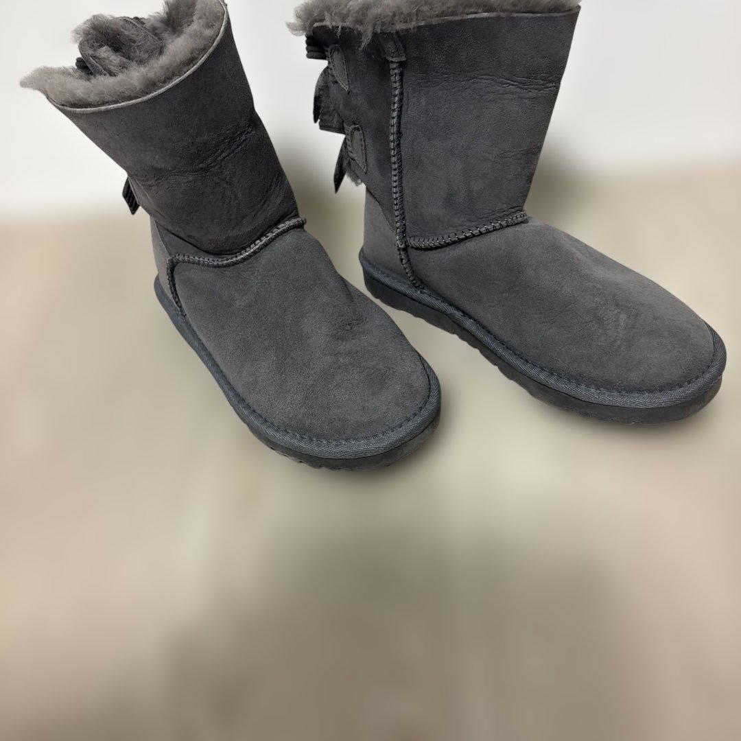 UGG グレー　リボン　ムートンブーツ　美品　24㎝　値下げ不可