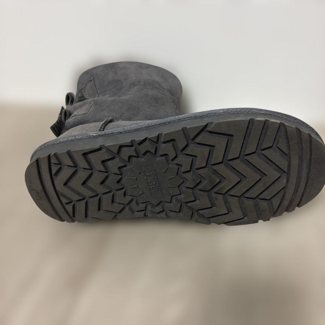 UGG グレー　リボン　ムートンブーツ　美品　24㎝　値下げ不可