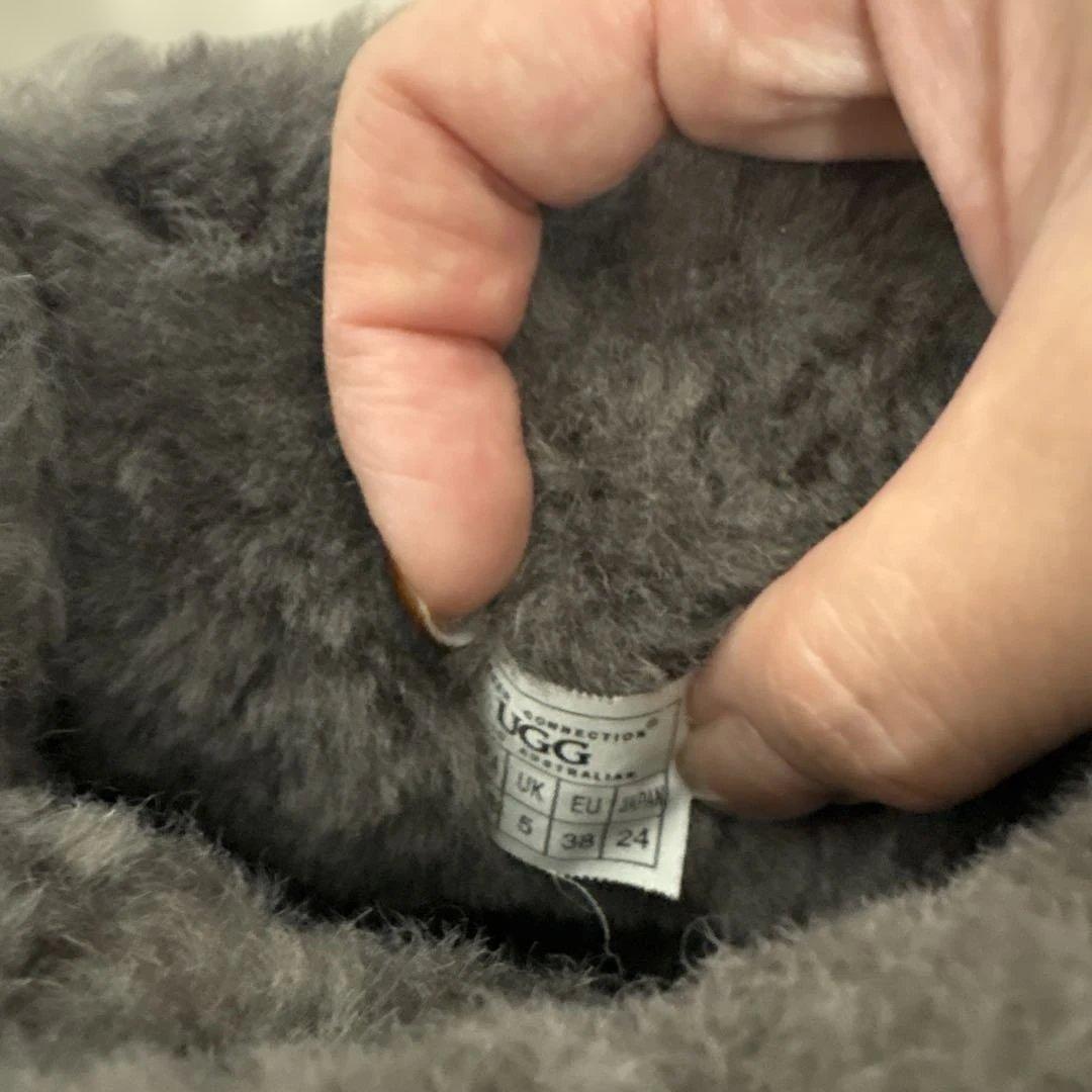 UGG グレー　リボン　ムートンブーツ　美品　24㎝　値下げ不可
