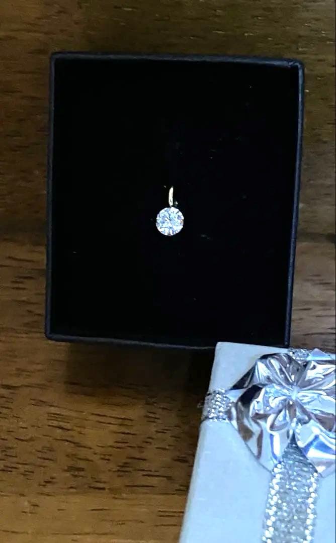 K18 5mm モアッサナイト　ペンダントトップ ダイヤチャーム