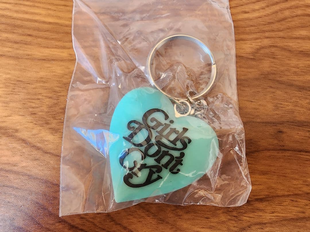 GIRLS DON’T CRY キーホルダー