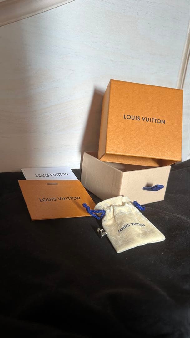 LOUIS VUITTON ピアス(片耳用) ピアス エッセンシャルV