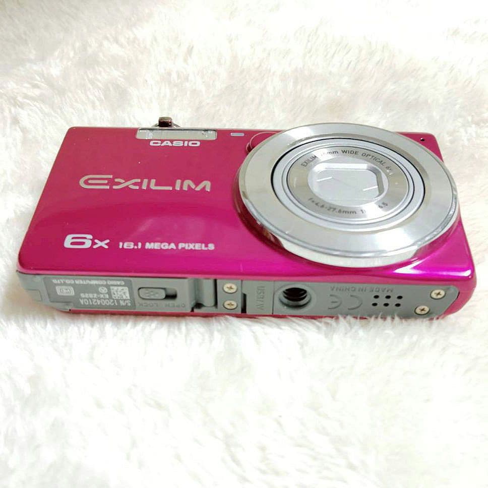 美品✨ CASIO EXILIM EX-ZS25 レッド バッテリー デジカメ