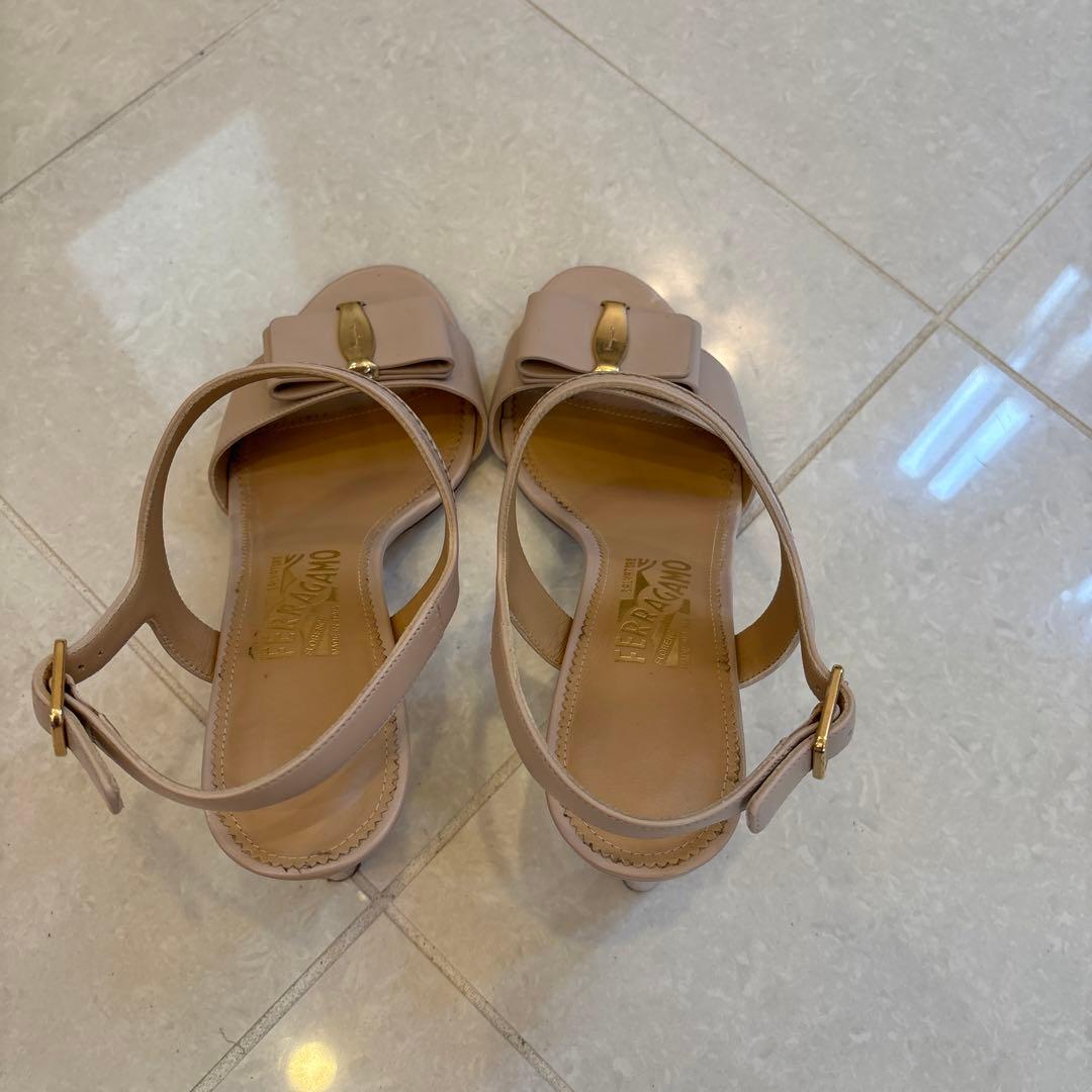 ★Ferragamo★ピンクベージュサンダル★8/5D