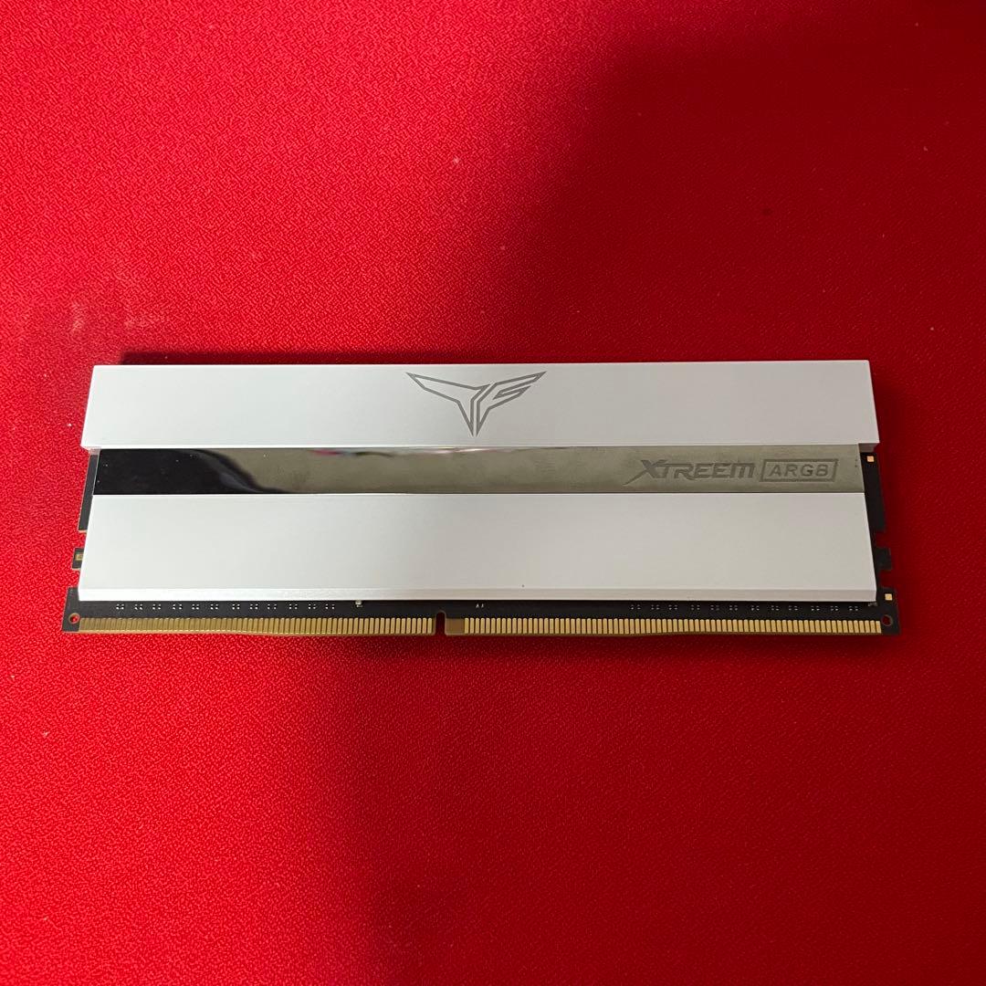 メモリー TEAMGROUP Xtreem ARGB 16GB DDR4 3600MHz
