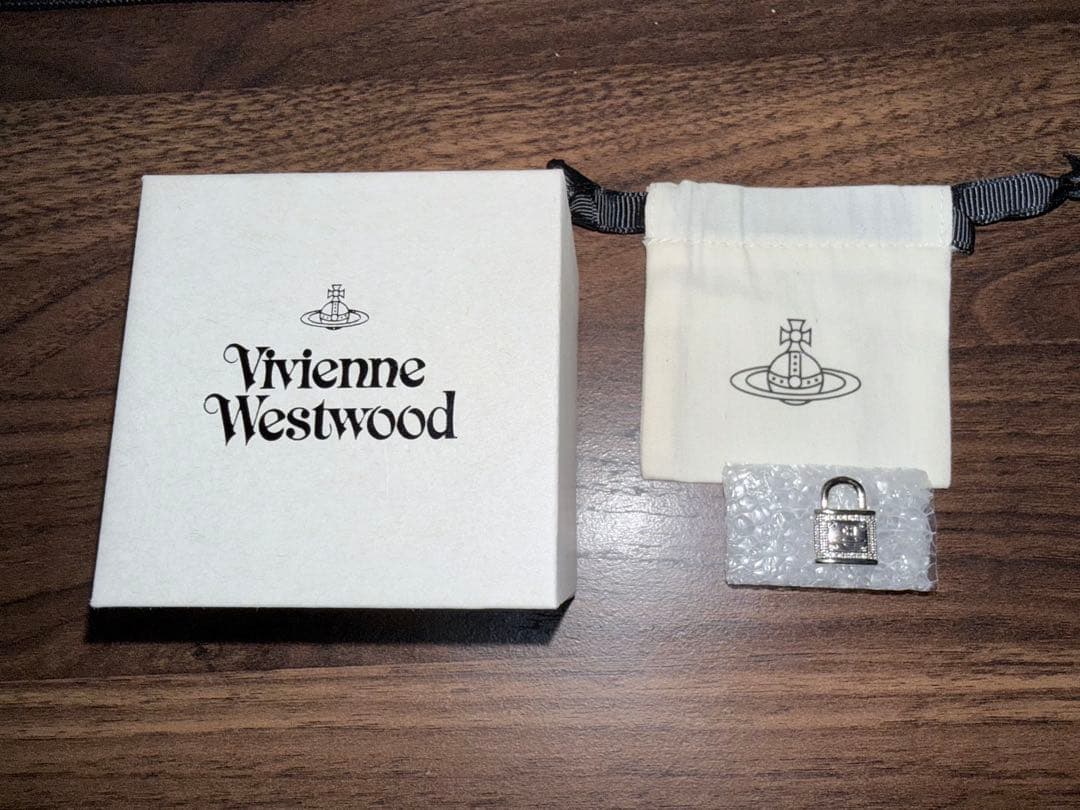 vivienne westwood シングルピアス　南京錠
