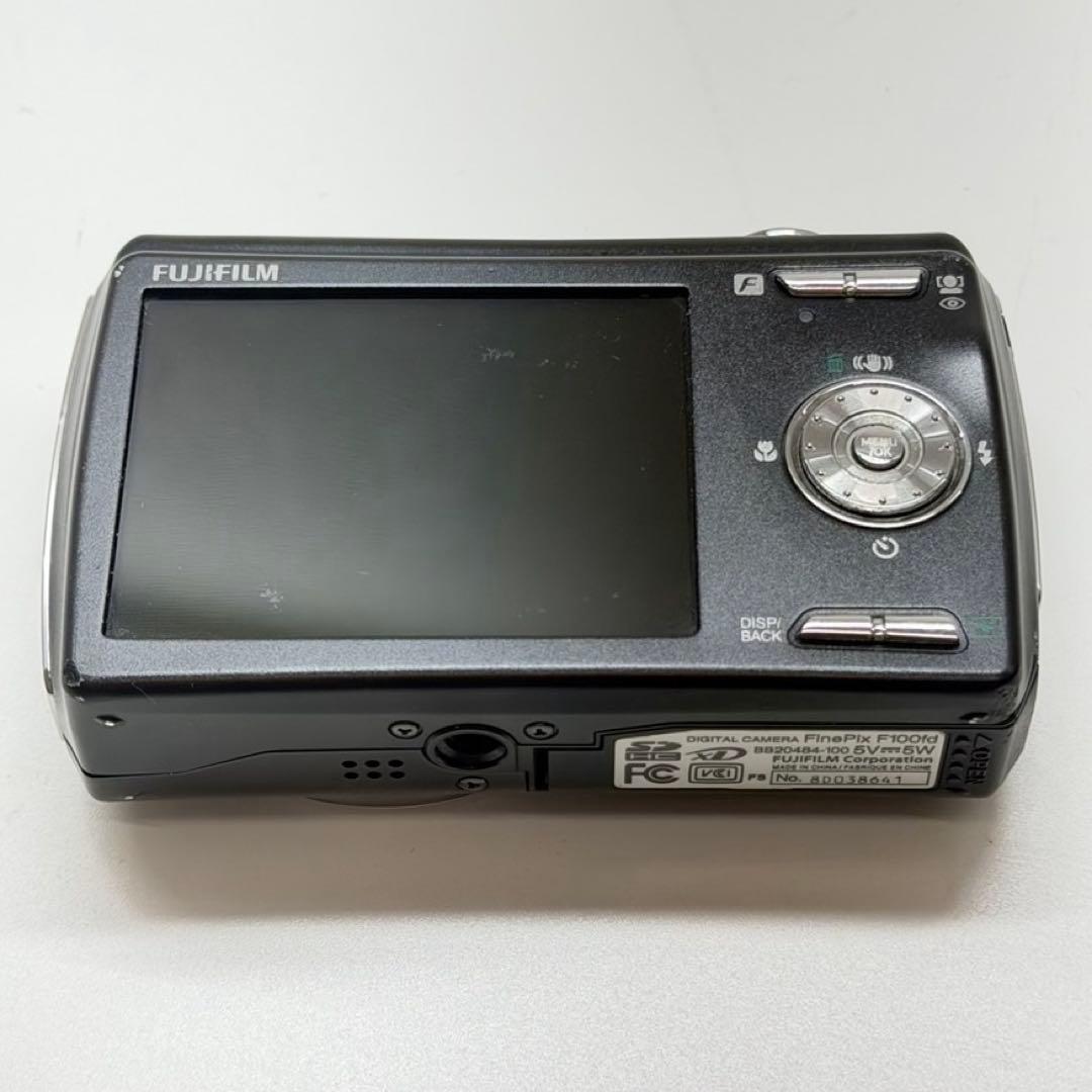富士フイルム　FUJIFILM FinePix F100fd デジカメ