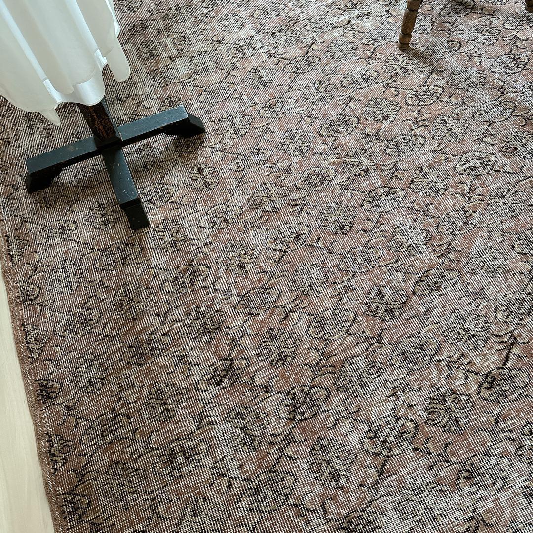 トルコ ヴィンテージラグ979 超大判 レア 人気柄 紋章 トープブラウン