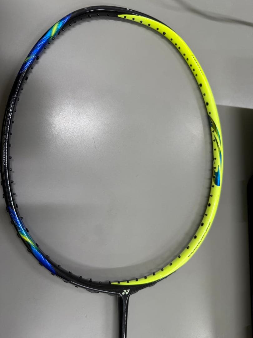 バドミントンラケット 黒 黄
