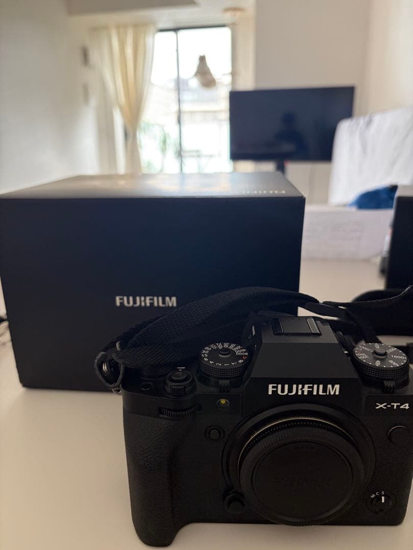 【ほぼ新品】FUJIFILM X-T4 ミラーレス一眼 ブラック