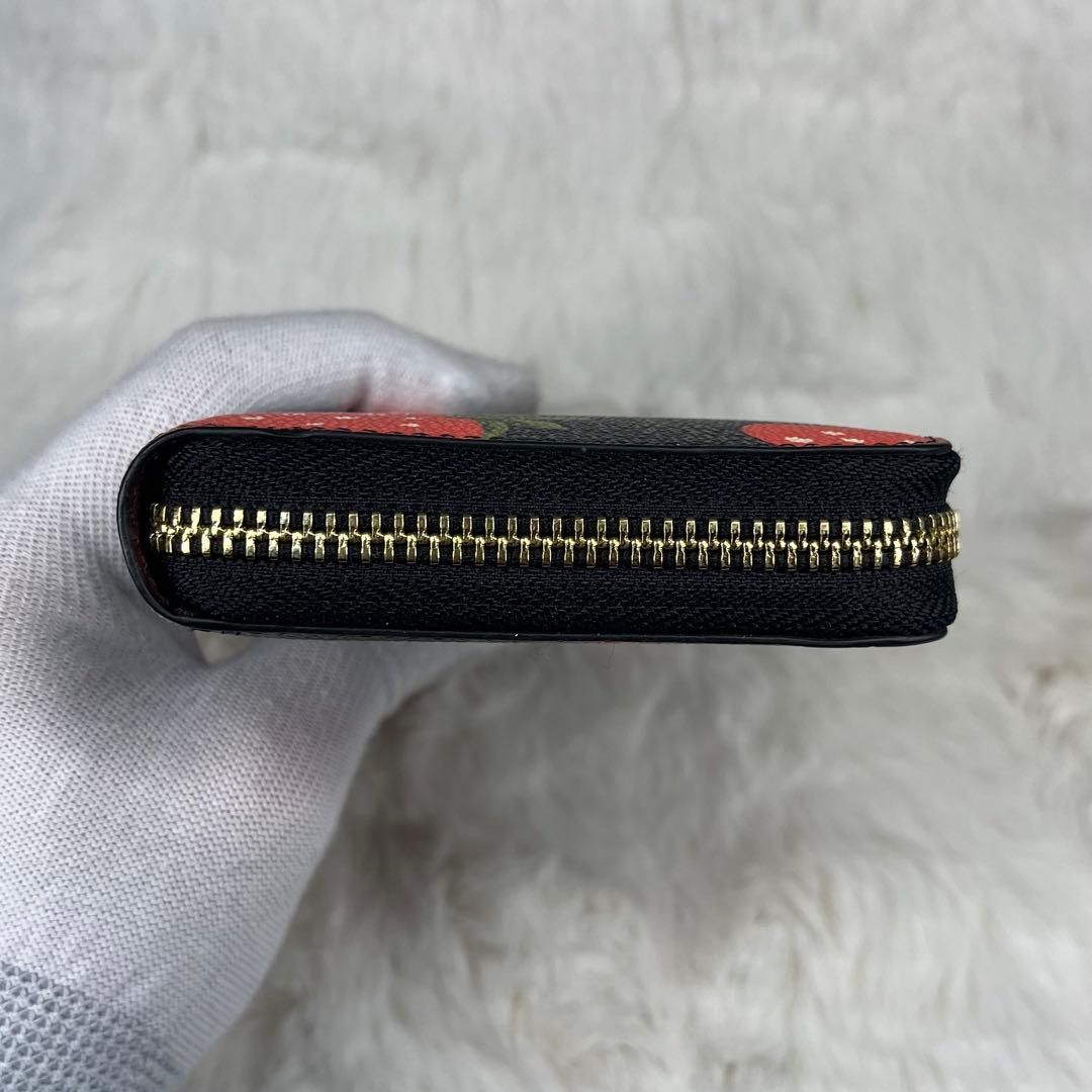 【新品未使用】COACH イチゴ柄長財布 黒 ゴールドファスナー
