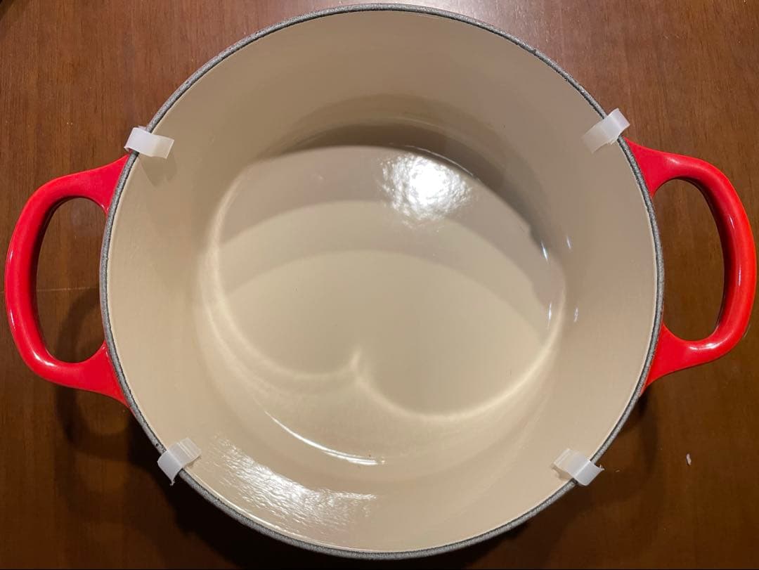 【新品】シグニチャー ココット・ロンド22cm チェリーレッド（ブラックツマミ）