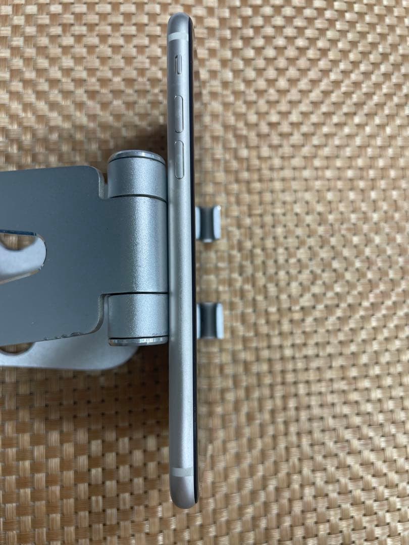 iPhone SE 第3世代 64 GB スターライトSIMフリー【3218】