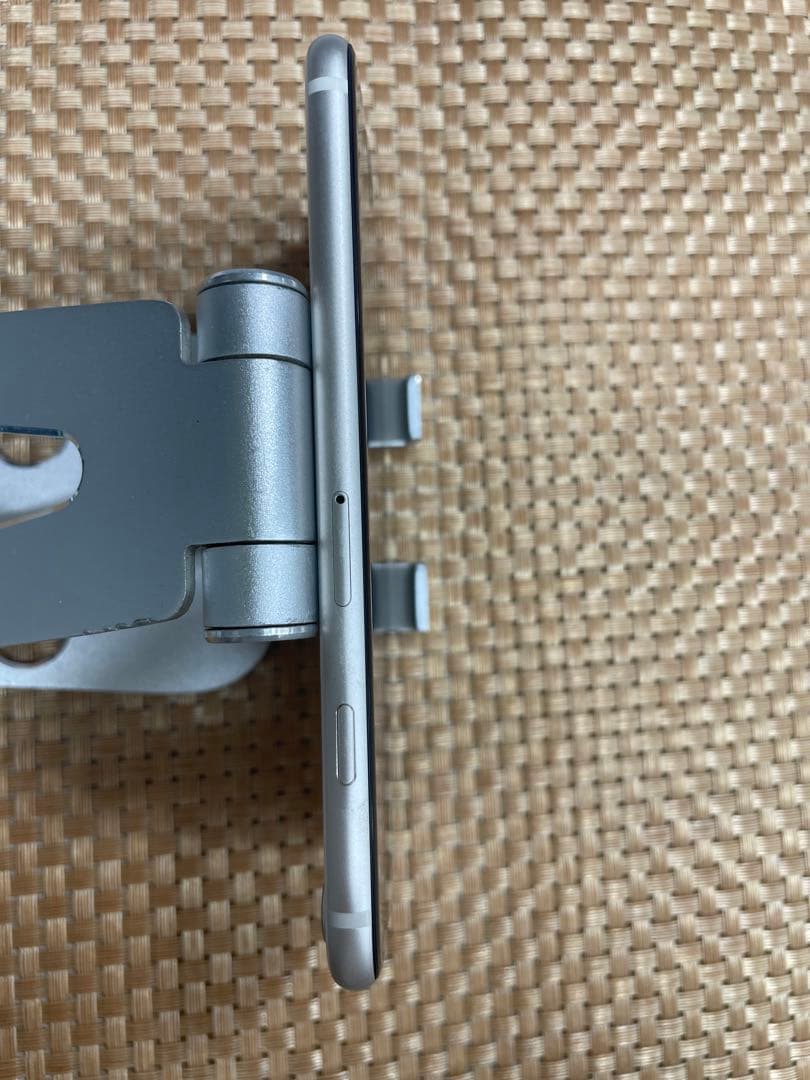 iPhone SE 第3世代 64 GB スターライトSIMフリー【3218】