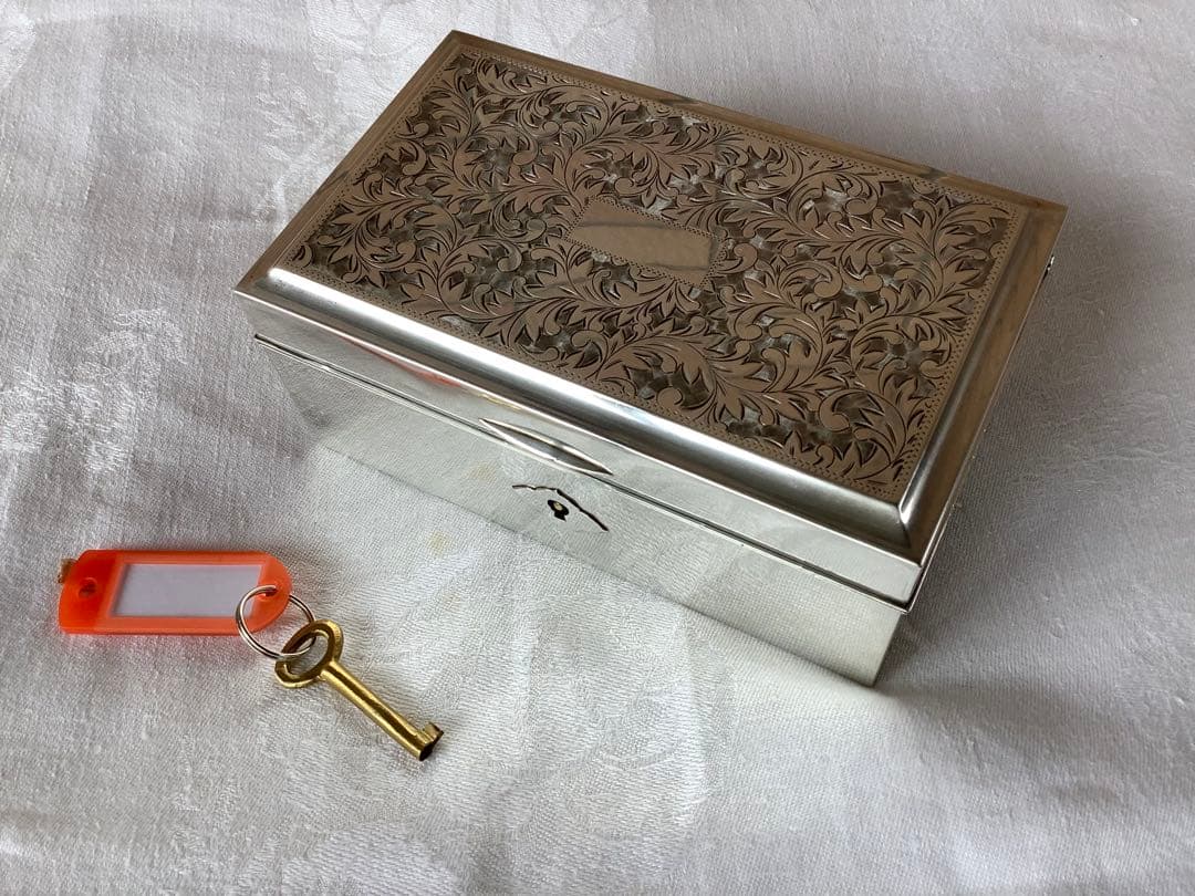 銀製 宝石箱 silver950 鍵付 唐草紋様手彫り 骨董品