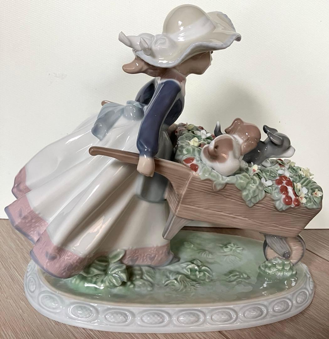 ⭐️新品⭐️リヤドロ 5460 乗せてあげる 犬 花 女の子 陶器 正規箱付