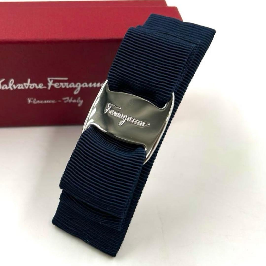 未使用保管品 フェラガモ 530 バレッタ ヴァラリボン ヘアアクセ ネイビー
