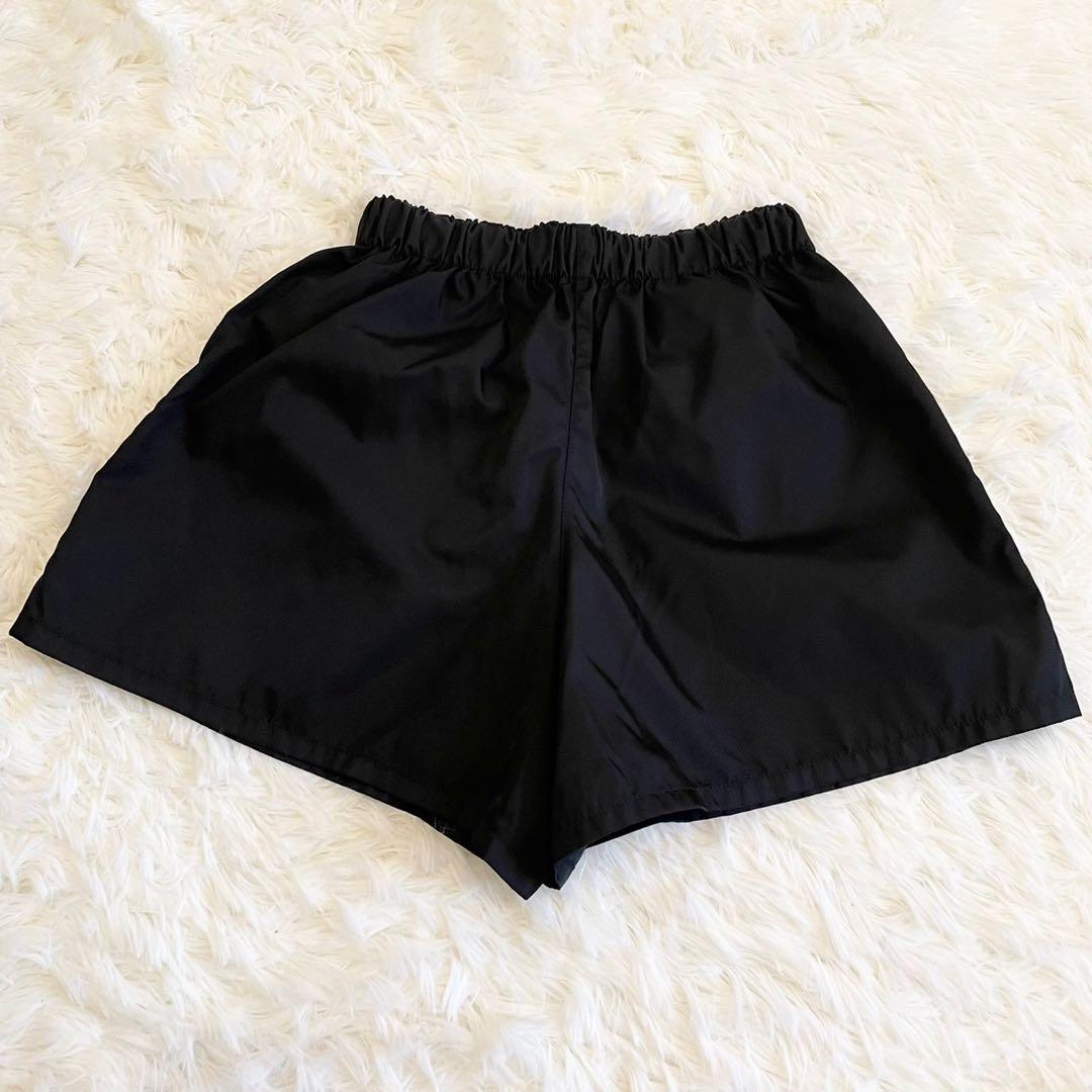 未使用級 23年製 プラダ リナイロン ショートパンツ 36 ブラック 国内正規
