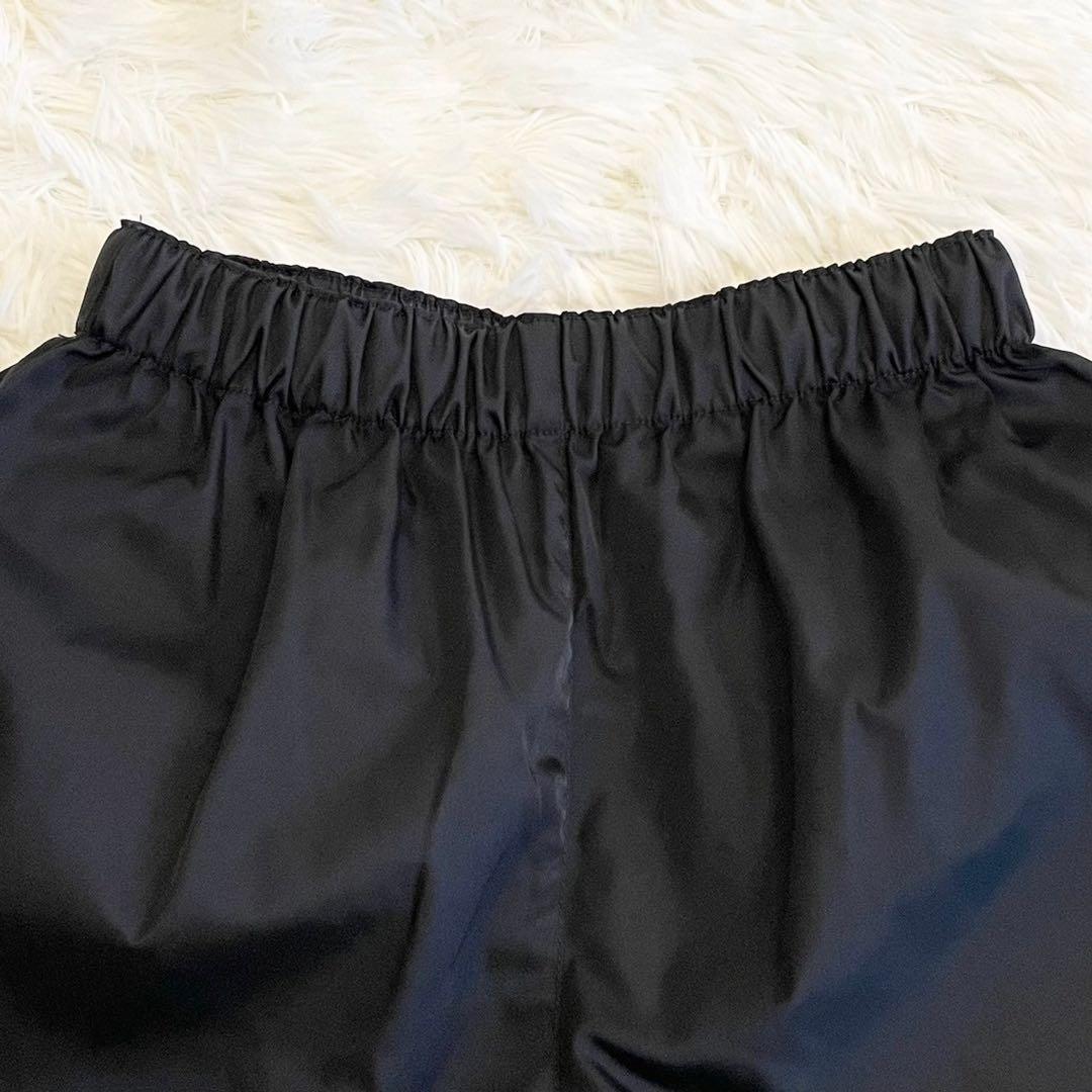 未使用級 23年製 プラダ リナイロン ショートパンツ 36 ブラック 国内正規