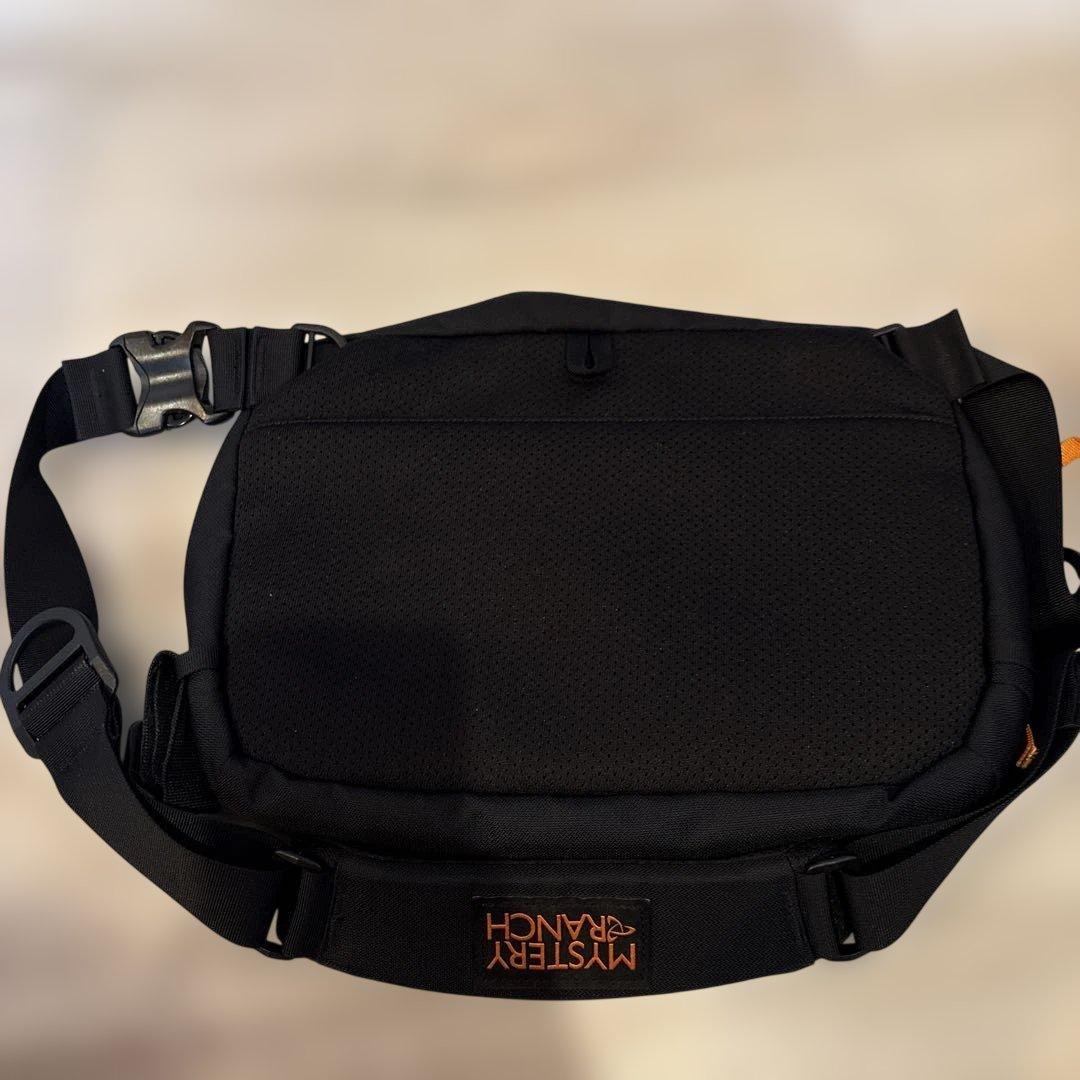 MYSTERY RANCH ブラック ショルダーバッグ