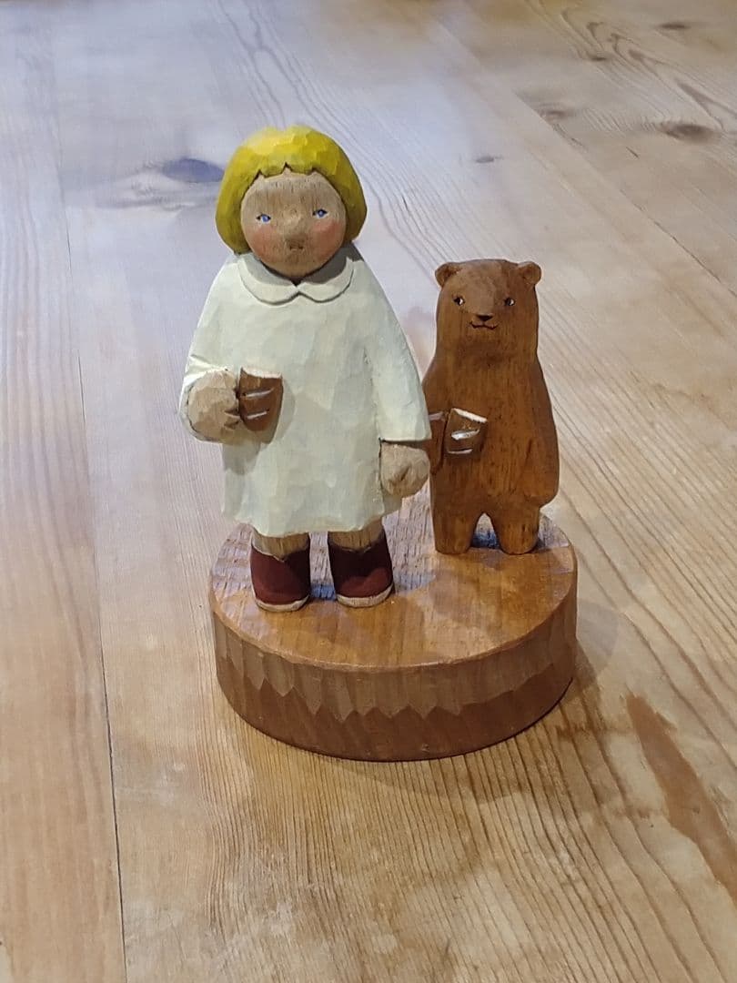 江籠正樹　パンを持った女の子とクマさん　木工品