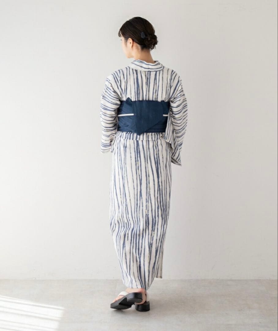 ゆかた館グレース『白と青のストライプデザインの浴衣・帯・下駄セット』