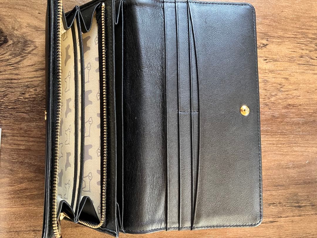 キタムラ　犬のエンボス加工 ブラック長財布