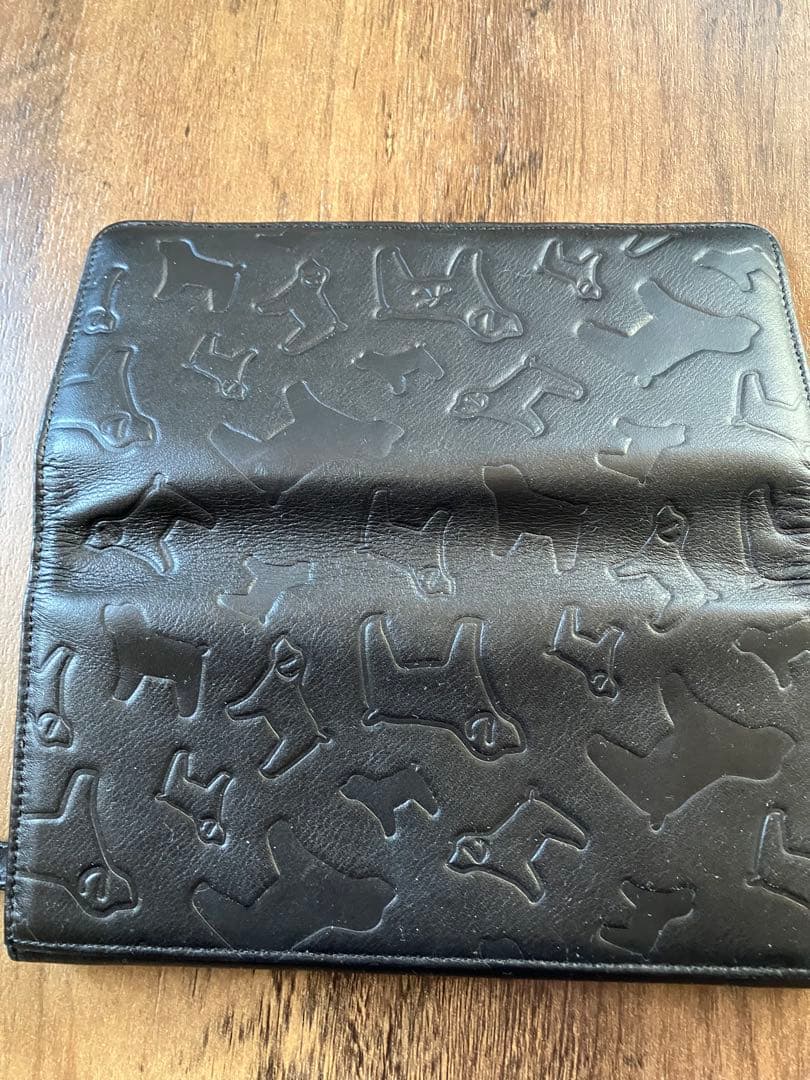 キタムラ　犬のエンボス加工 ブラック長財布